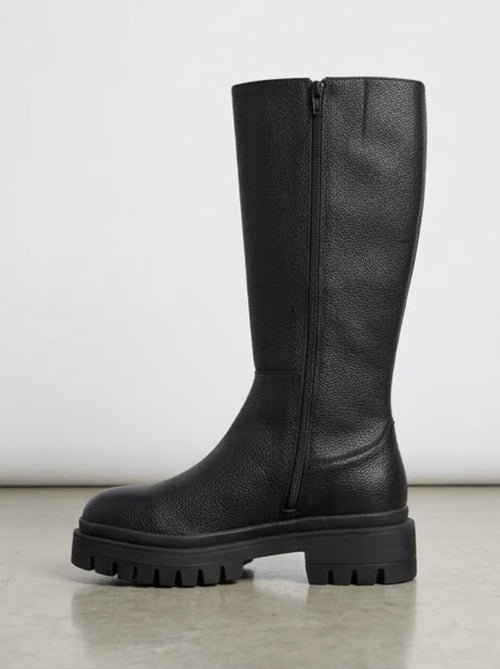 Boohoo Black Pebbled Knee-High Chunky Cleated Sole Boots