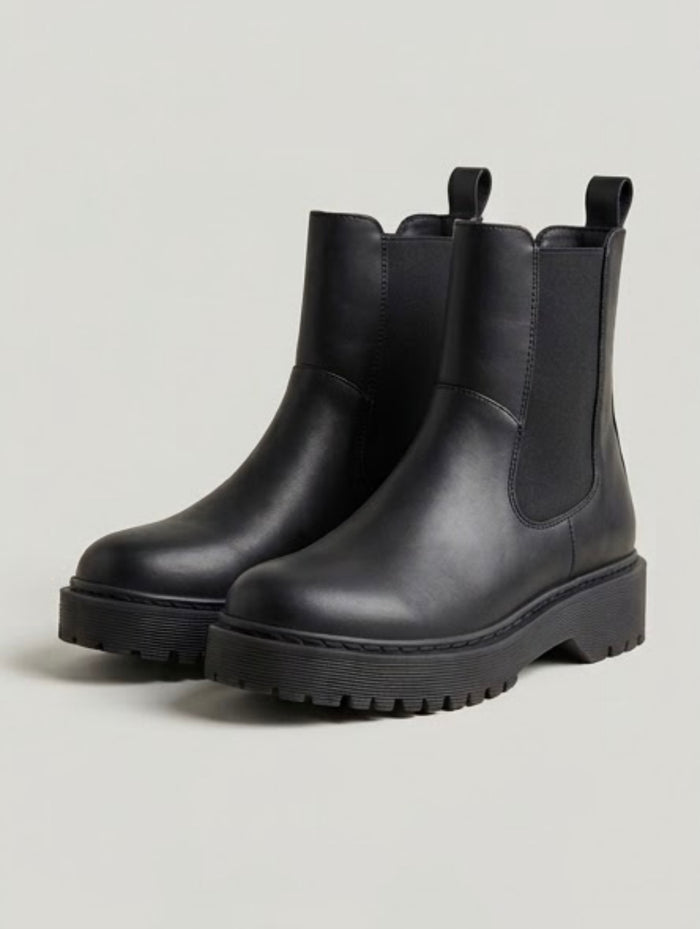 Claudia Ghizzani Black Smooth Chelsea Boots
